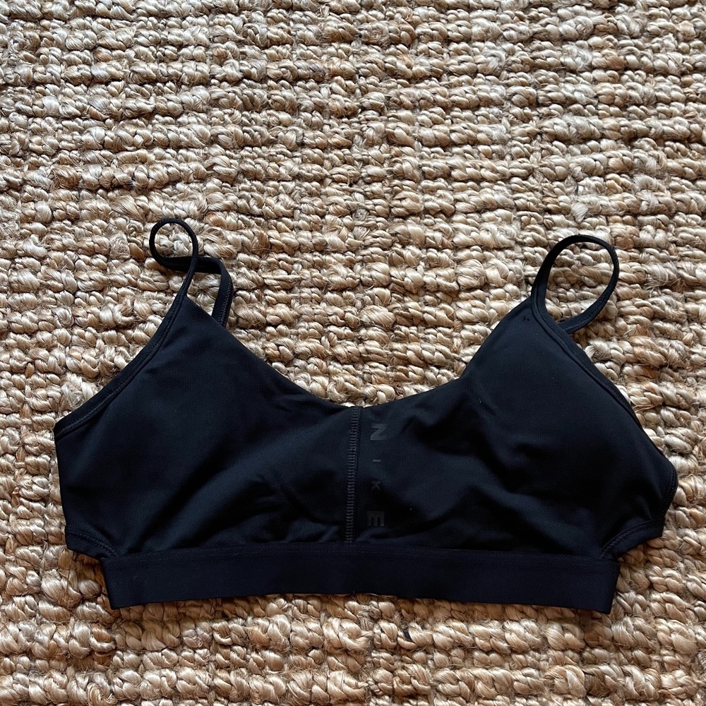 Nike Dri-FIT Sports Bra Cross Detail Back